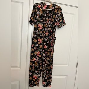 Small Zara floral jumpsuit like new, never worn (no tags)